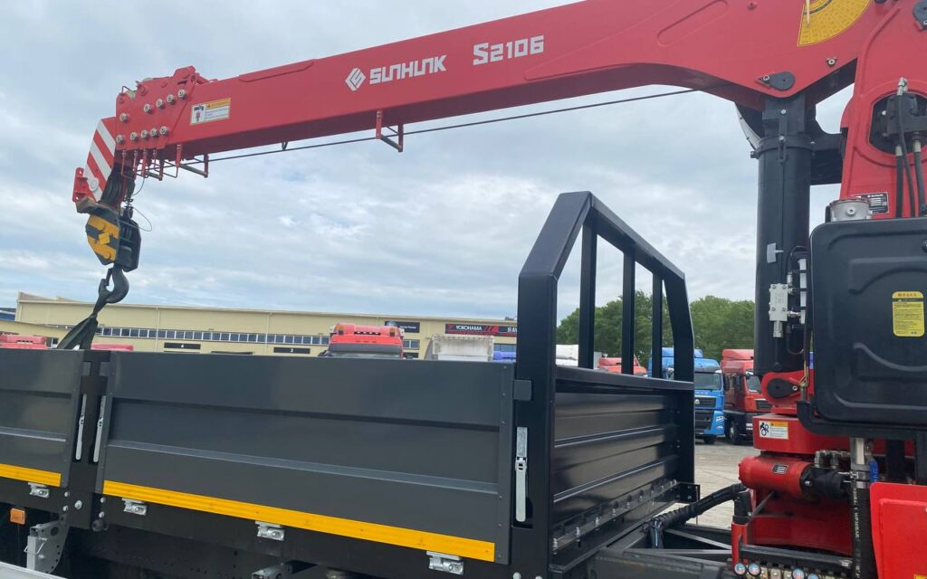 Бортовой грузовик/ Платформа, Автоманипулятор Howo T5G с КМУ Sunhunk S2106: фото 25