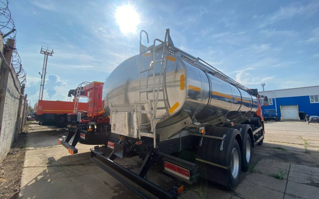 Грузовик с цистерной КАМАЗ 65115 6х4 пищевая цистерна (молоковоз) 17м3 2025: фото 7