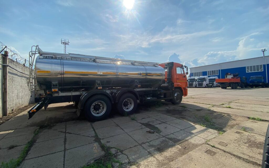 Грузовик с цистерной КАМАЗ 65115 6х4 пищевая цистерна (молоковоз) 17м3 2025: фото 6