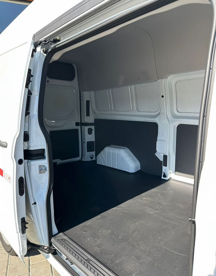 Новый Цельнометаллический фургон Ford Transit: фото 8 Новый Цельнометаллический фургон Ford Transit: фото 8