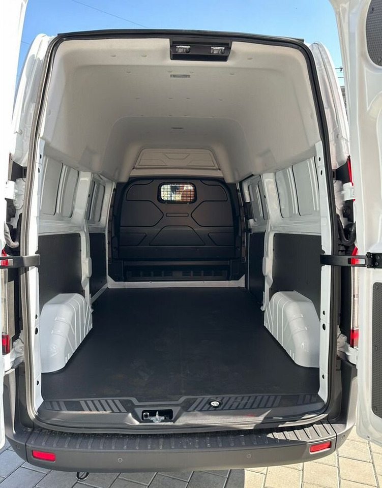 Новый Цельнометаллический фургон Ford Transit: фото 7 Новый Цельнометаллический фургон Ford Transit: фото 7