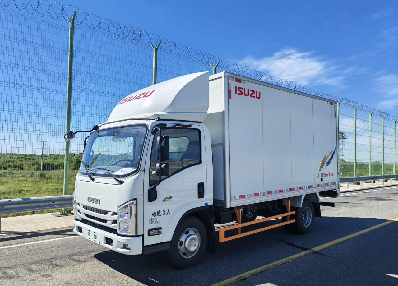 Isuzu Elf - Изотермический грузовик: фото 1 Isuzu Elf - Изотермический грузовик: фото 1