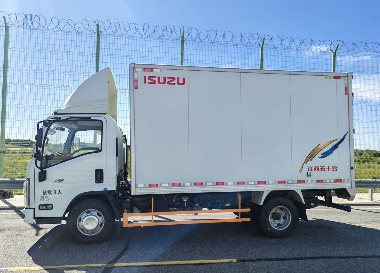Isuzu Elf - Изотермический грузовик: фото 3 Isuzu Elf - Изотермический грузовик: фото 3
