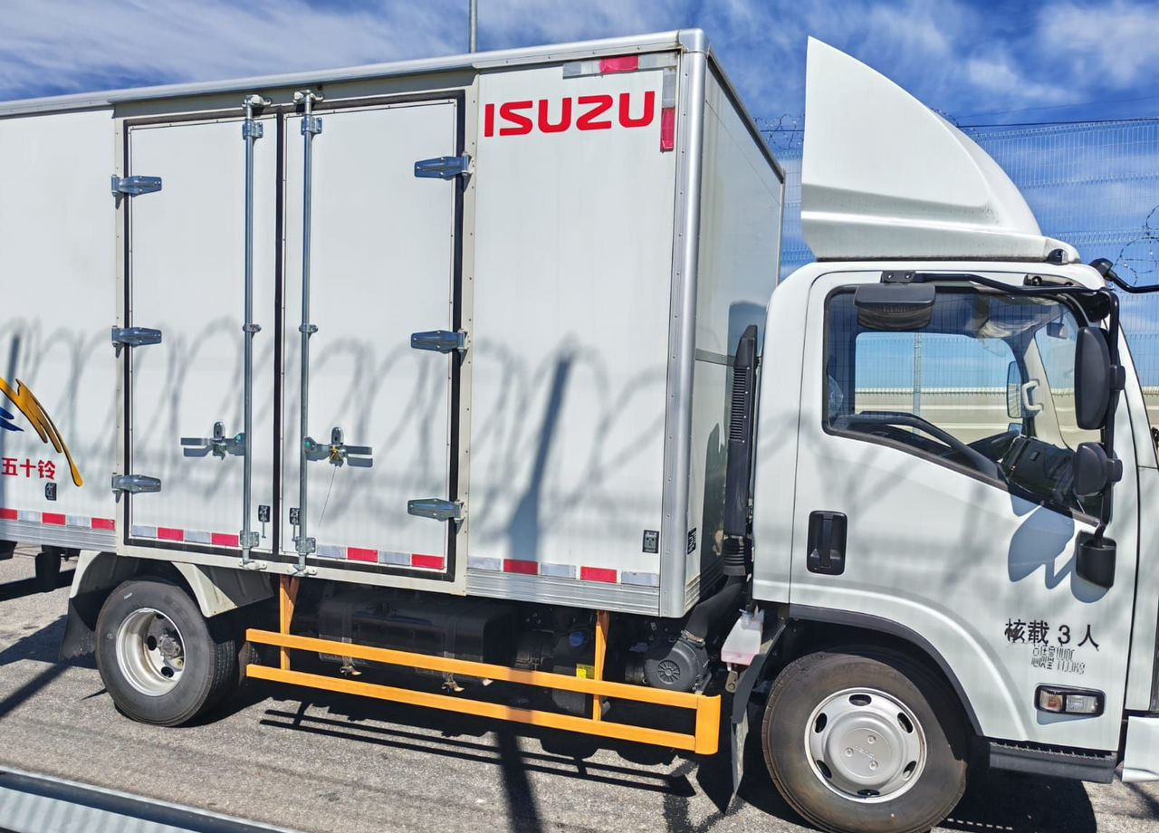Isuzu Elf - Изотермический грузовик: фото 4 Isuzu Elf - Изотермический грузовик: фото 4