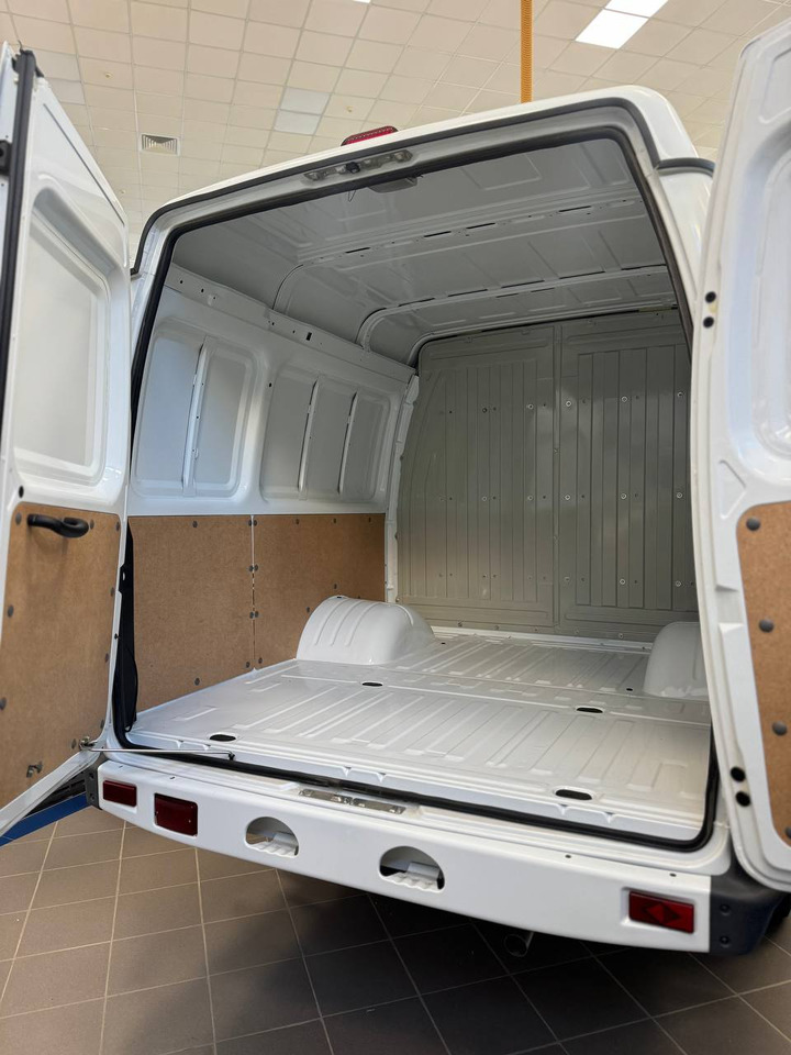 ГАЗ 27057 - Цельнометаллический фургон, Грузопассажирский фургон: фото 4 ГАЗ 27057 - Цельнометаллический фургон, Грузопассажирский фургон: фото 4