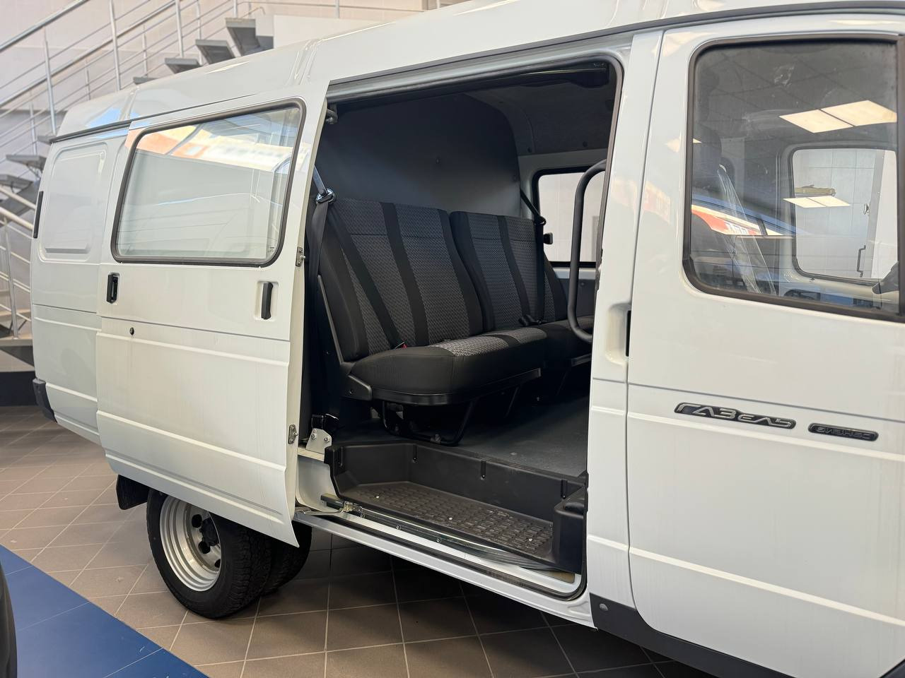 ГАЗ 27057 - Цельнометаллический фургон, Грузопассажирский фургон: фото 3 ГАЗ 27057 - Цельнометаллический фургон, Грузопассажирский фургон: фото 3