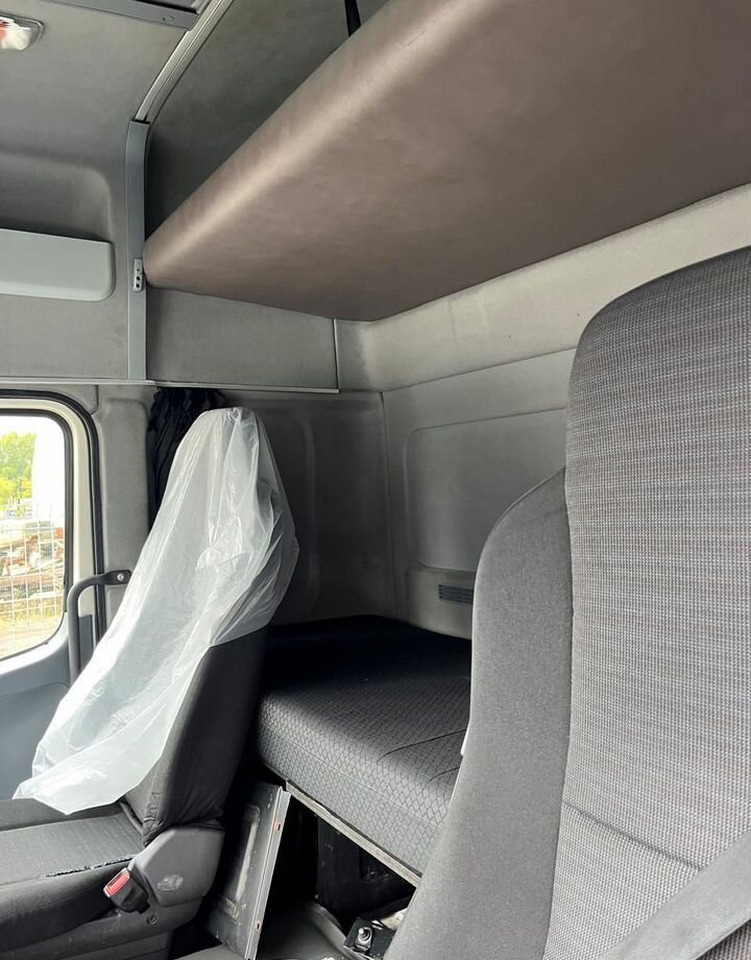 Тягач КАМАЗ 5490: фото 8