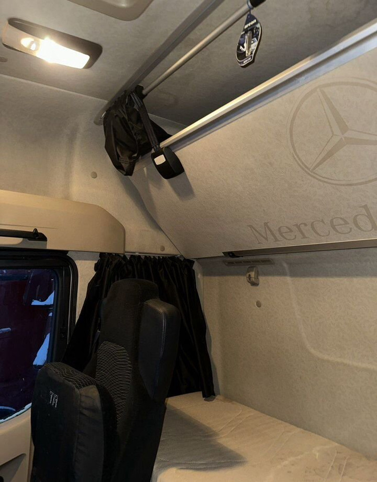 Mercedes-Benz Actros - Тягач: фото 4 Mercedes-Benz Actros - Тягач: фото 4