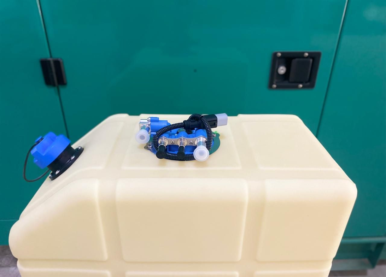 Cummins Бак DR605-BG00F7T65C DEF Cummins Ростсельмаш - Топливный бак: фото 2 Cummins Бак DR605-BG00F7T65C DEF Cummins Ростсельмаш - Топливный бак: фото 2