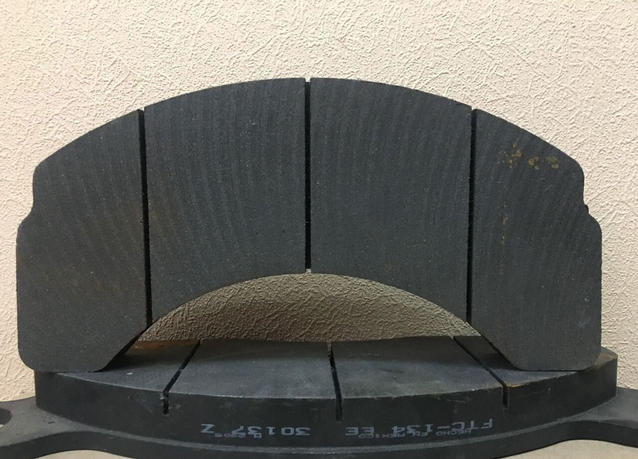 Komatsu Колодка тормозная для Komatsu VE3909 - Барабанные колодки: фото 1 Komatsu Колодка тормозная для Komatsu VE3909 - Барабанные колодки: фото 1