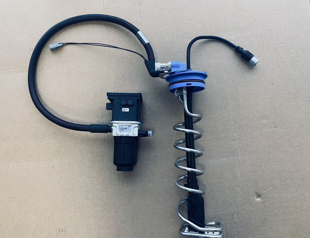 Шланг с подогревом Adblue - Запчасти: фото 1 Шланг с подогревом Adblue - Запчасти: фото 1