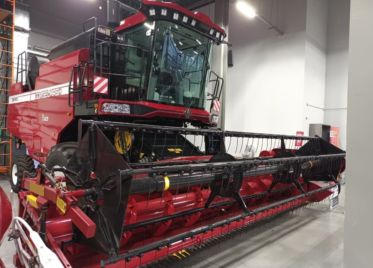 Гомсельмаш GS400 - Зерноуборочный комбайн: фото 1 Гомсельмаш GS400 - Зерноуборочный комбайн: фото 1