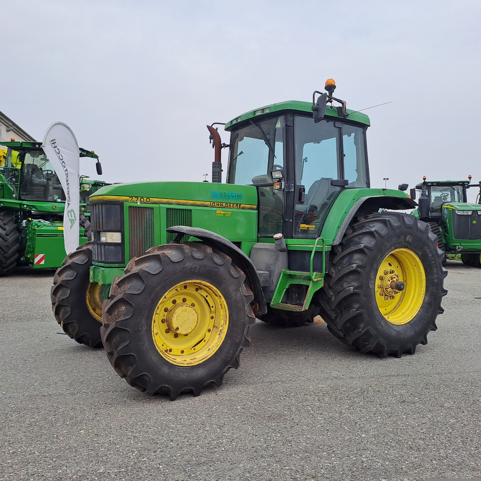 JOHN DEERE 7700 - Трактор: фото 1 JOHN DEERE 7700 - Трактор: фото 1