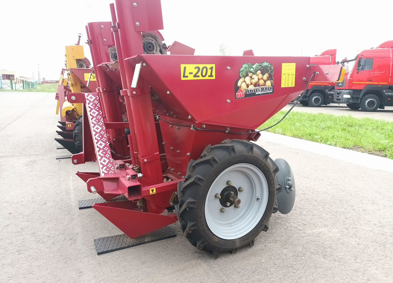 Лидсельмаш Л-201 - Картофелесажалка: фото 1 Лидсельмаш Л-201 - Картофелесажалка: фото 1