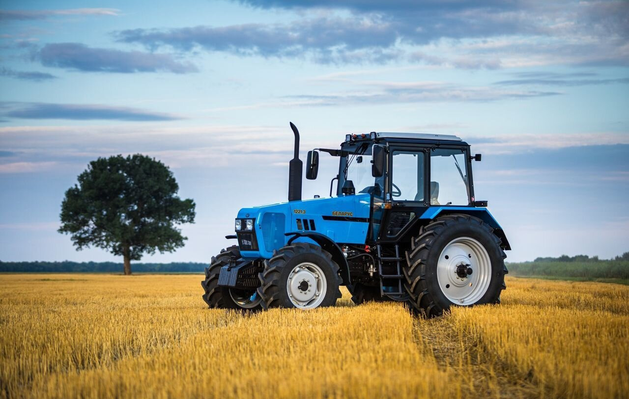 МТЗ (Беларус) 1221.3 - Трактор: фото 3 МТЗ (Беларус) 1221.3 - Трактор: фото 3