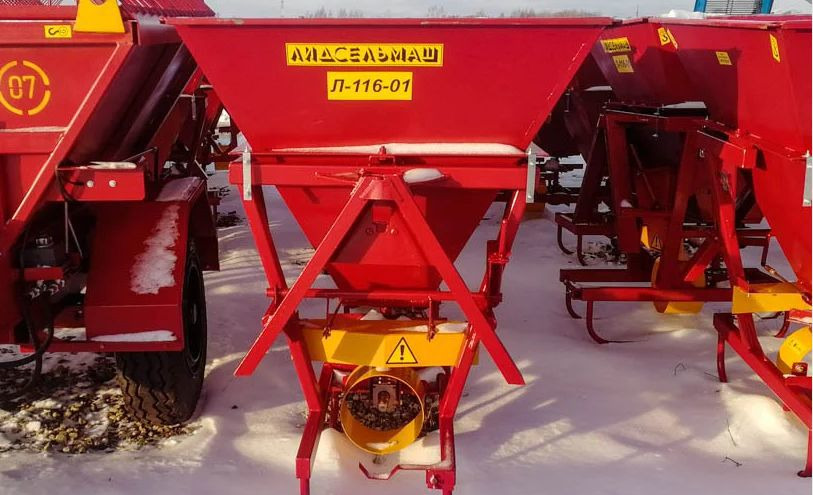 Разбрасыватель песка Лидсельмаш л-116-01 - Разбрасыватель песка/ Соли: фото 1 Разбрасыватель песка Лидсельмаш л-116-01 - Разбрасыватель песка/ Соли: фото 1