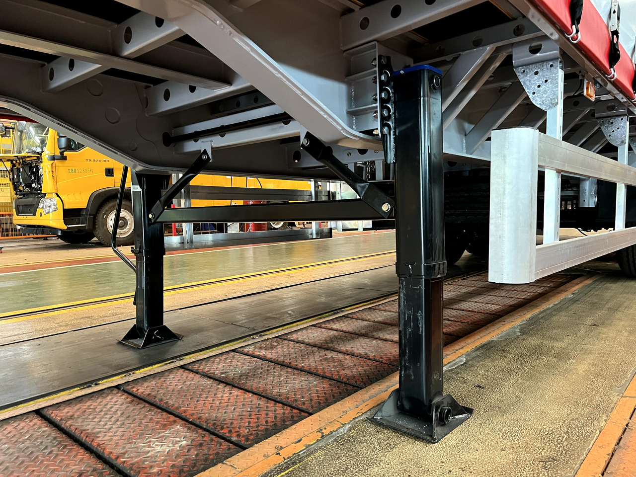 Новый Тентованный полуприцеп SAS Trailers QDT9340TCL: фото 9 Новый Тентованный полуприцеп SAS Trailers QDT9340TCL: фото 9