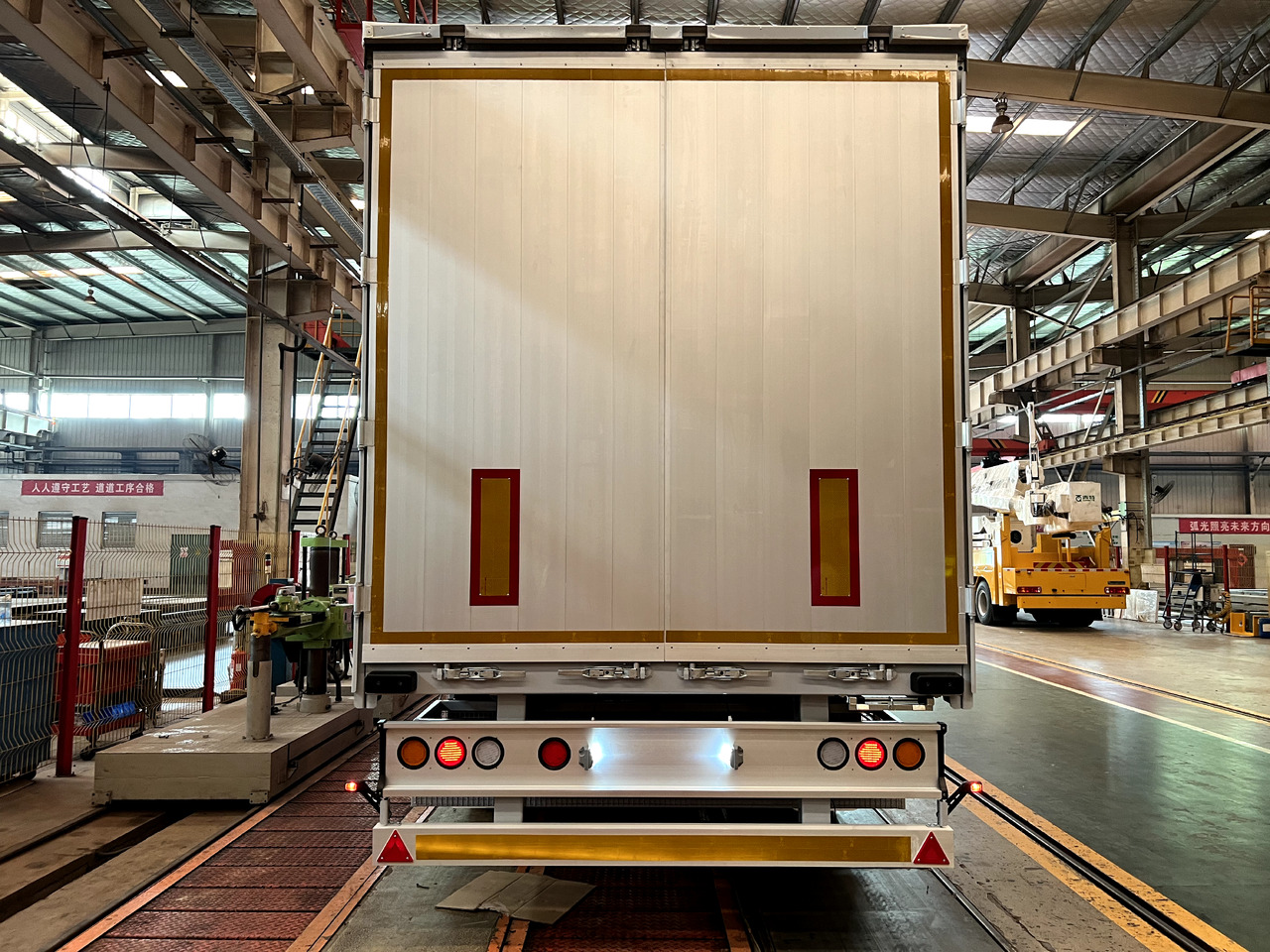 Новый Тентованный полуприцеп SAS Trailers QDT9340TCL: фото 14 Новый Тентованный полуприцеп SAS Trailers QDT9340TCL: фото 14