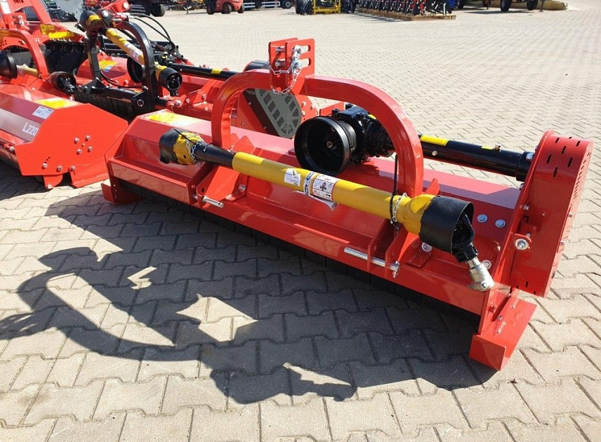 Косилка мульчерная Z-022 1,5м ЭКО с гидравликой, опорным катком и молотками - Косилка-измельчитель: фото 1 Косилка мульчерная Z-022 1,5м ЭКО с гидравликой, опорным катком и молотками - Косилка-измельчитель: фото 1
