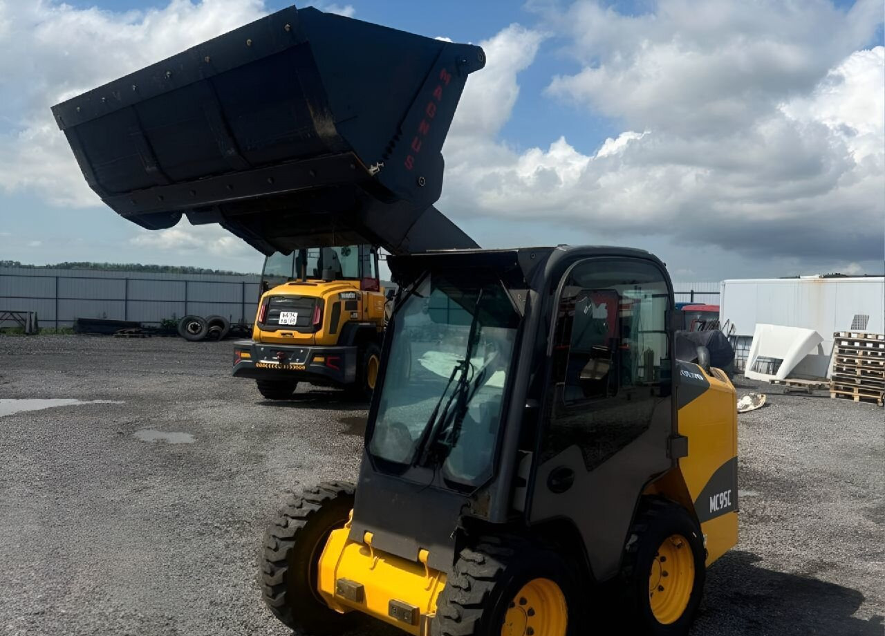 Ковш челюстной Magnus на мини погрузчики - Ковш для погрузчика: фото 1 Ковш челюстной Magnus на мини погрузчики - Ковш для погрузчика: фото 1