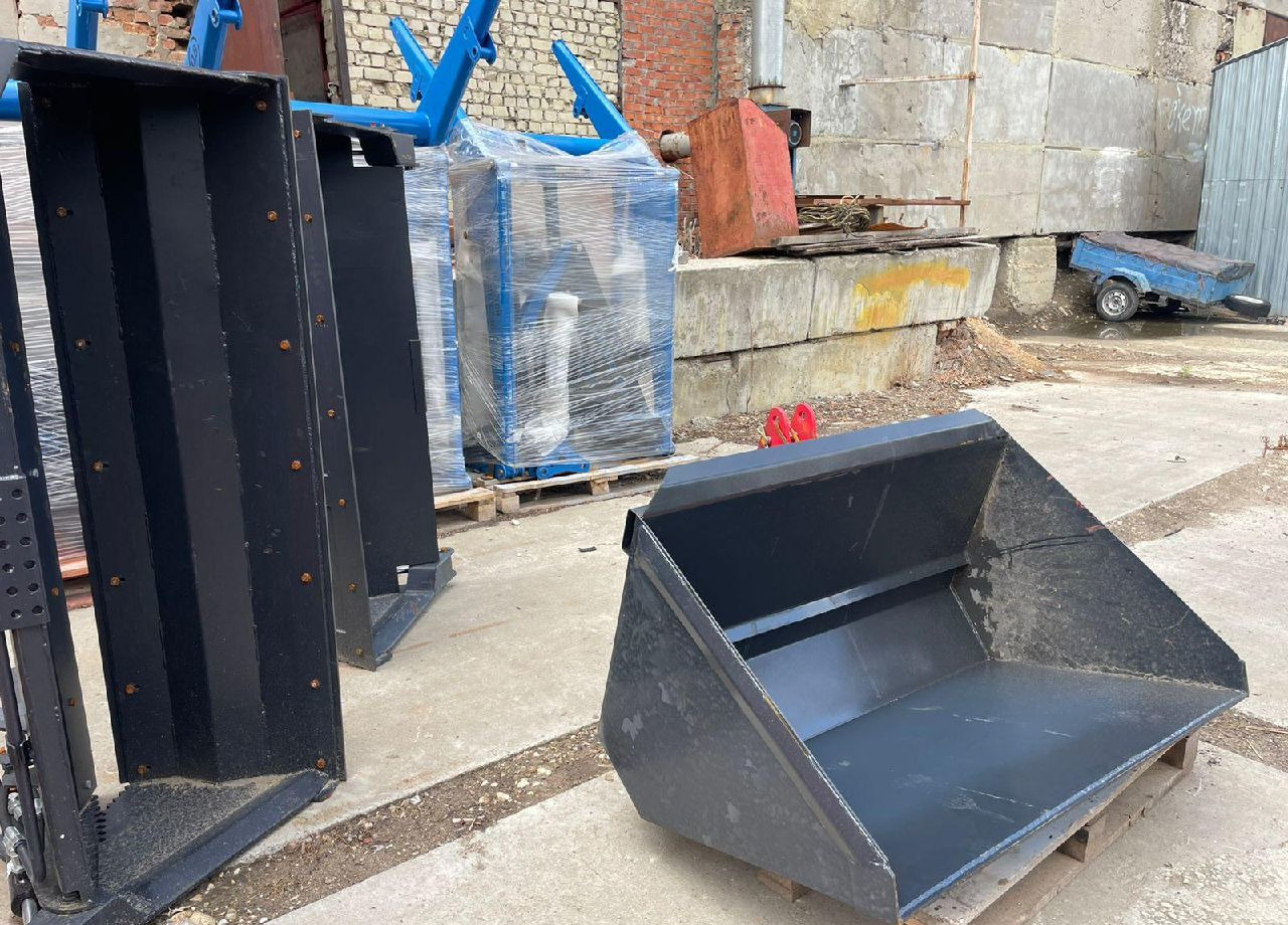 Ковш на заднюю навеску с гц (Magnus) - Ковш для погрузчика: фото 1 Ковш на заднюю навеску с гц (Magnus) - Ковш для погрузчика: фото 1