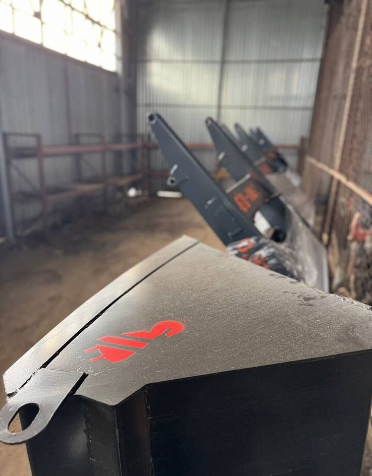 Ковш усиленный 2м 08м3 сибтранснаб - Ковш для погрузчика: фото 2 Ковш усиленный 2м 08м3 сибтранснаб - Ковш для погрузчика: фото 2