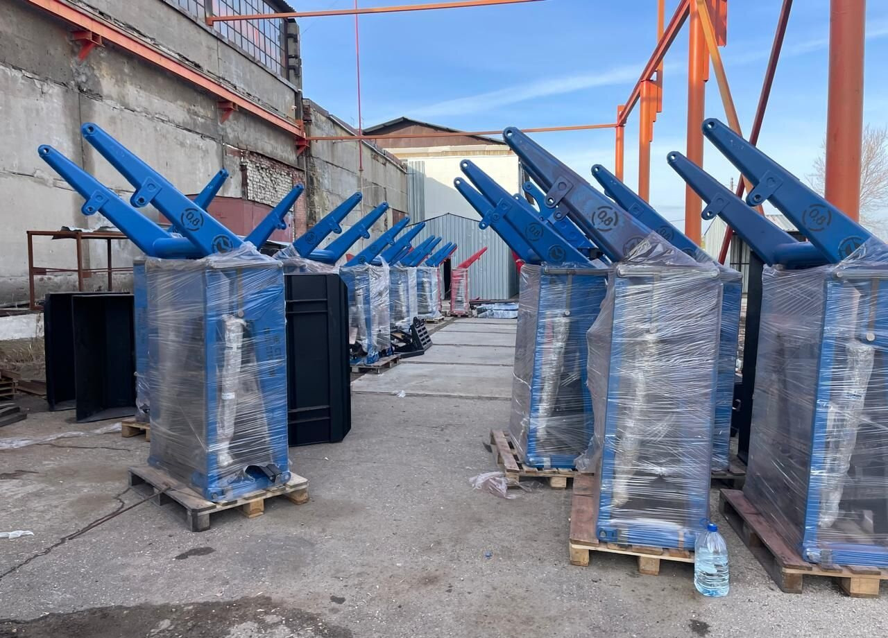 Новый Фронтальный погрузчик для трактора Magnus КУН 10 (ПКУ-0,8): фото 8 Новый Фронтальный погрузчик для трактора Magnus КУН 10 (ПКУ-0,8): фото 8