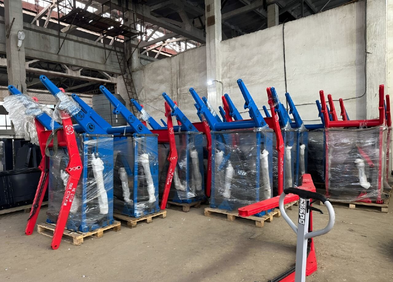 Новый Фронтальный погрузчик для трактора Magnus КУН 10 (ПКУ-0,8): фото 11 Новый Фронтальный погрузчик для трактора Magnus КУН 10 (ПКУ-0,8): фото 11