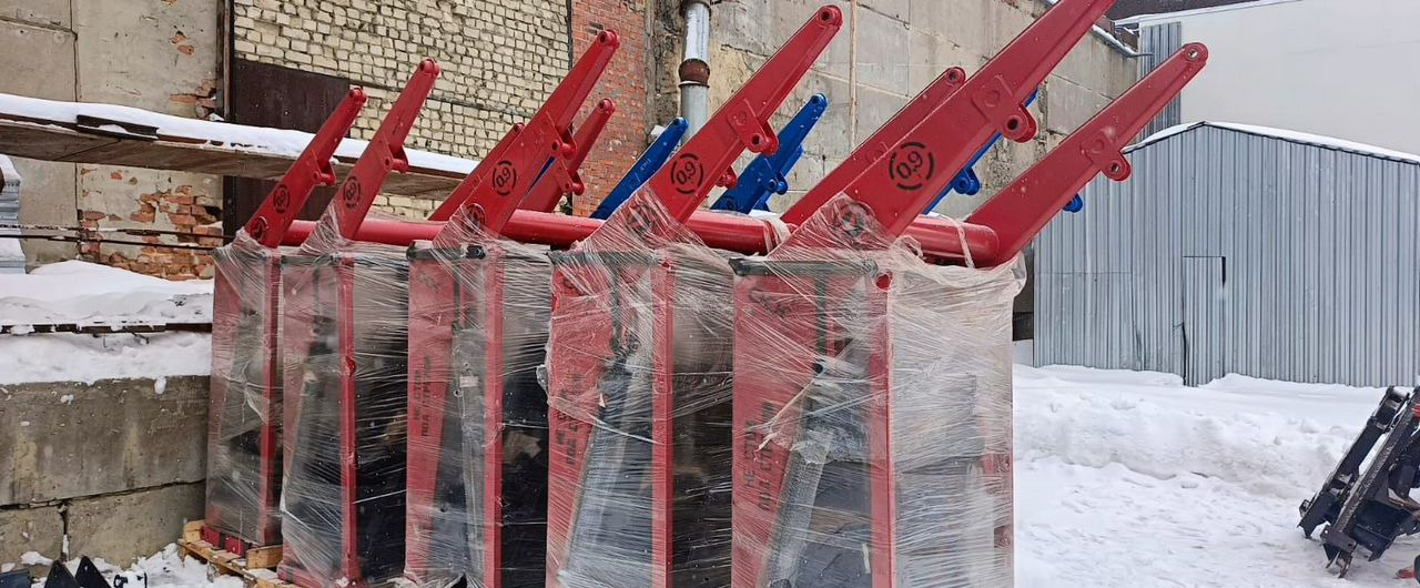 Magnus ПКУ 0.9 - Фронтальный погрузчик для трактора: фото 5 Magnus ПКУ 0.9 - Фронтальный погрузчик для трактора: фото 5