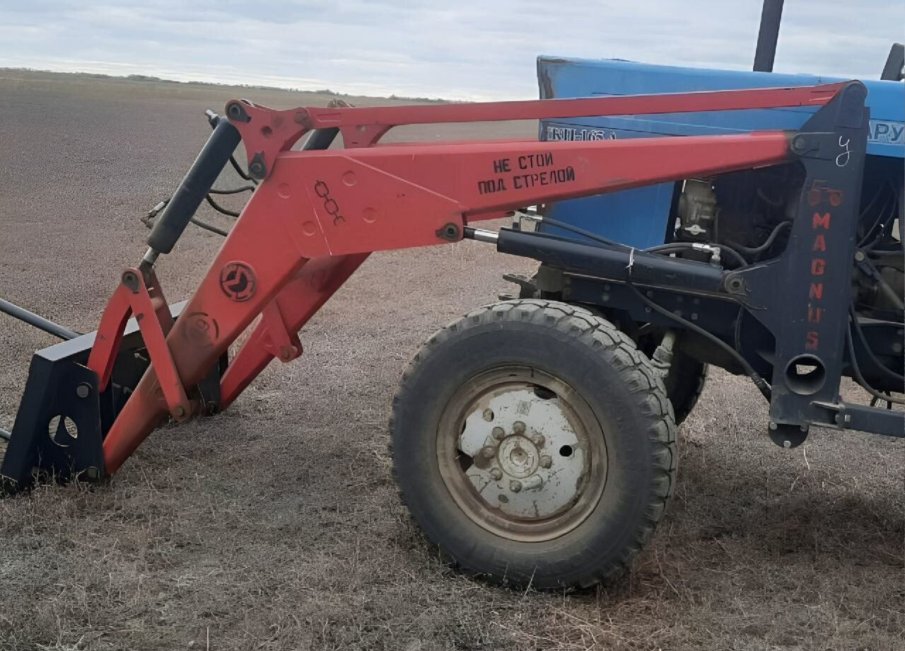 Magnus ПКУ 0.9 - Фронтальный погрузчик для трактора: фото 2 Magnus ПКУ 0.9 - Фронтальный погрузчик для трактора: фото 2