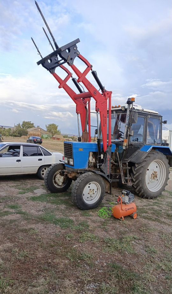 Magnus ПКУ 0.9 - Фронтальный погрузчик для трактора: фото 2 Magnus ПКУ 0.9 - Фронтальный погрузчик для трактора: фото 2