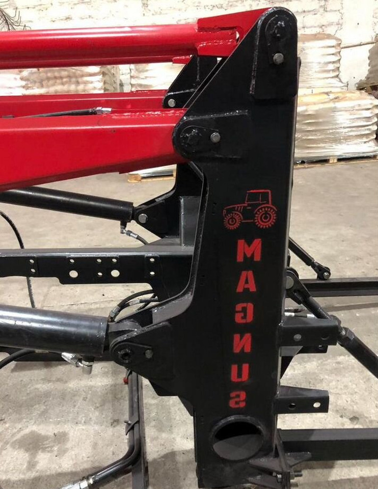Magnus ПКУ 0.9 - Фронтальный погрузчик для трактора: фото 3 Magnus ПКУ 0.9 - Фронтальный погрузчик для трактора: фото 3