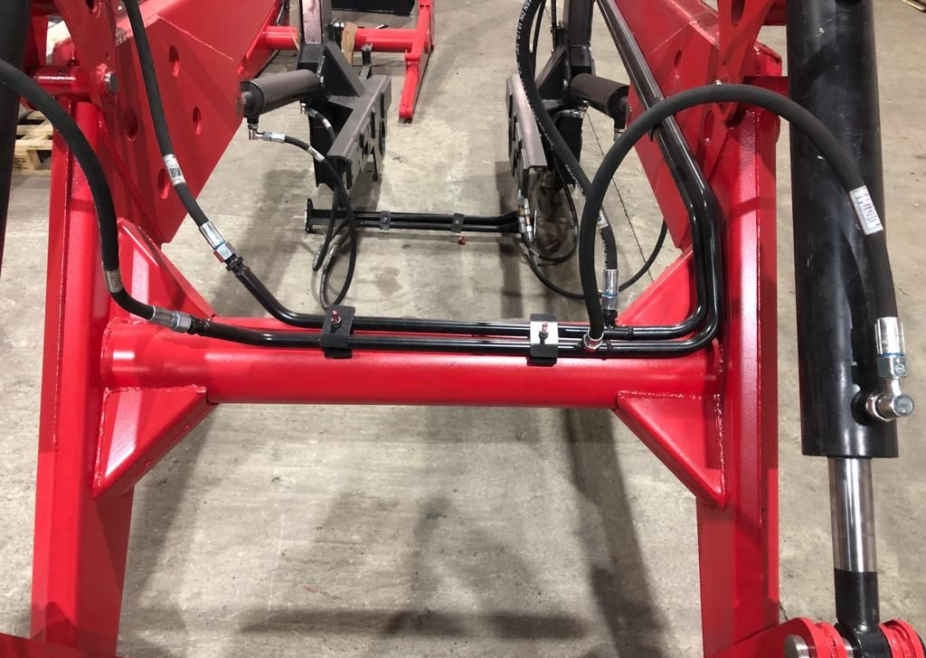 Magnus ПКУ 0.9 - Фронтальный погрузчик для трактора: фото 5 Magnus ПКУ 0.9 - Фронтальный погрузчик для трактора: фото 5