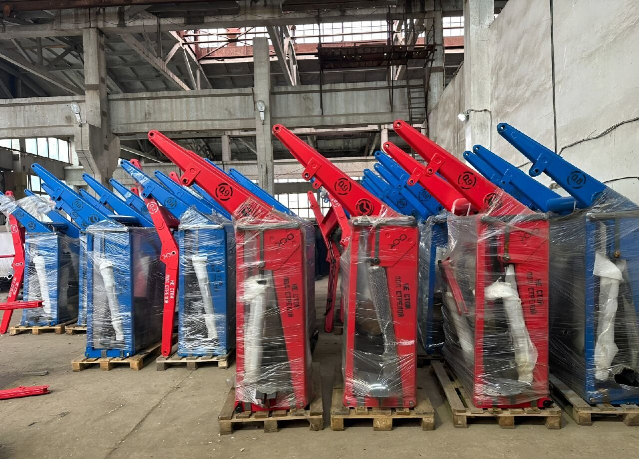 Magnus ПКУ 0.9 - Фронтальный погрузчик для трактора: фото 3 Magnus ПКУ 0.9 - Фронтальный погрузчик для трактора: фото 3