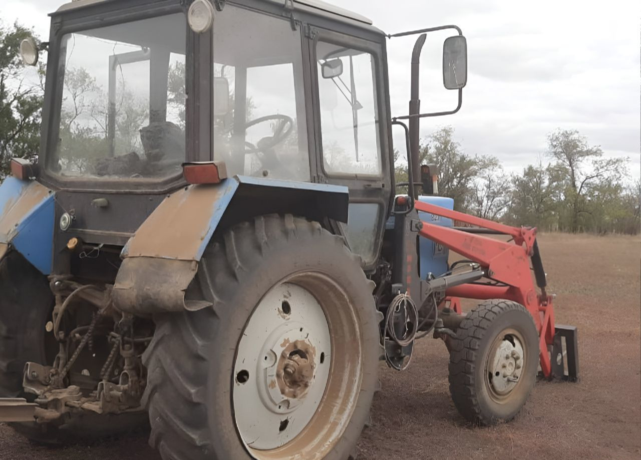 Magnus ПКУ 0.9 - Фронтальный погрузчик для трактора: фото 3 Magnus ПКУ 0.9 - Фронтальный погрузчик для трактора: фото 3