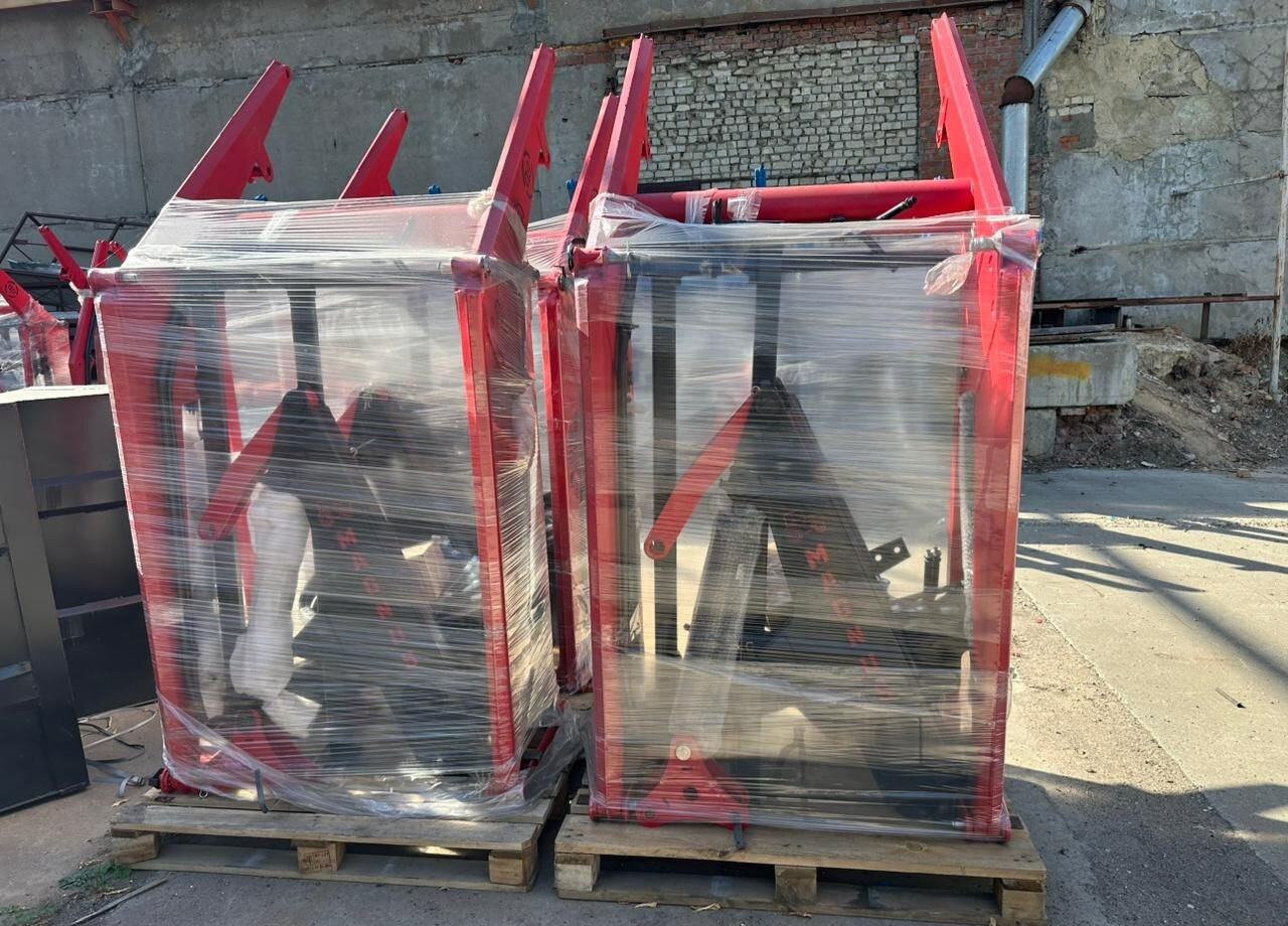 Magnus ПКУ 0.9 - Фронтальный погрузчик для трактора: фото 4 Magnus ПКУ 0.9 - Фронтальный погрузчик для трактора: фото 4