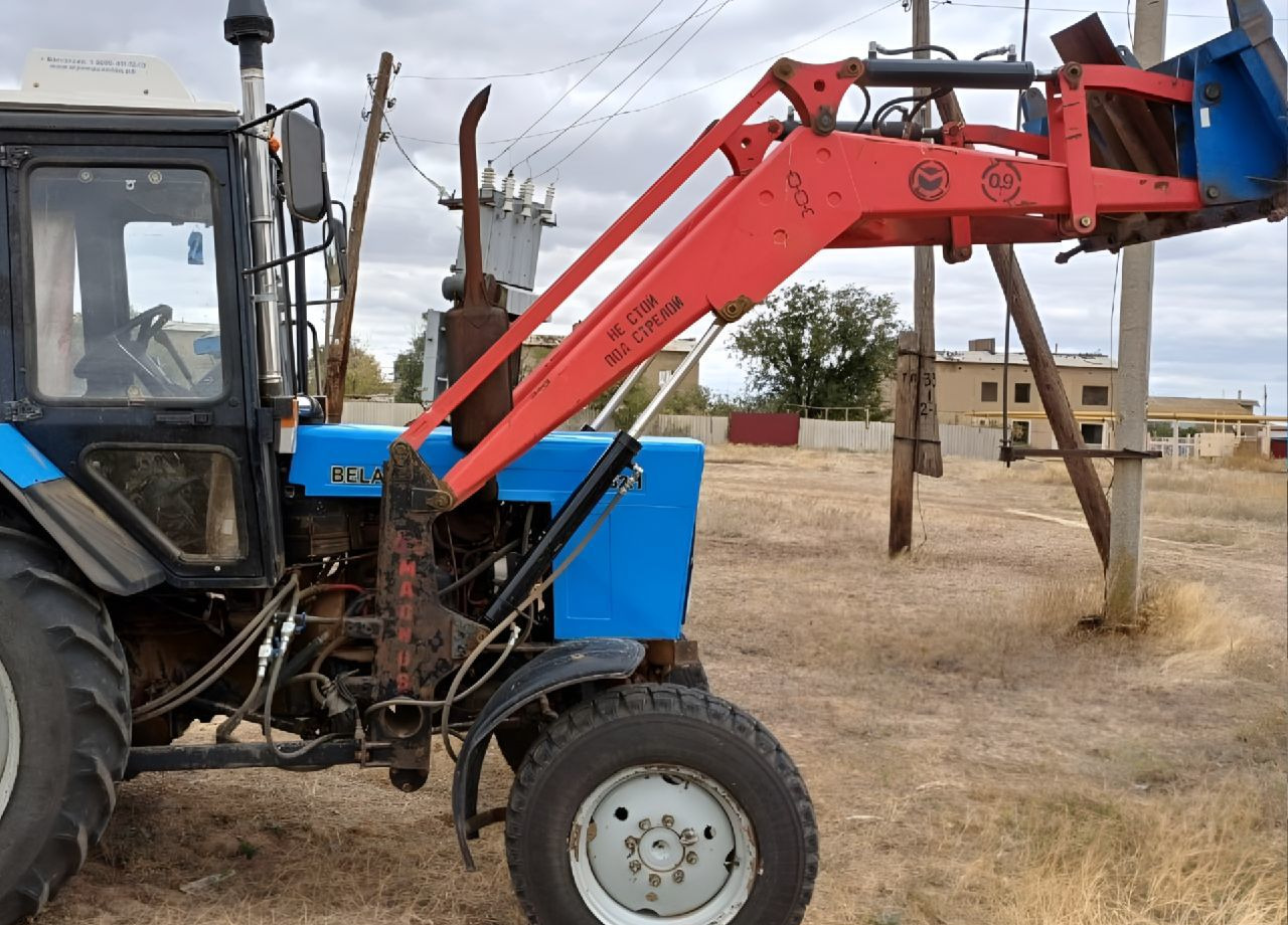 Magnus ПКУ 0.9 - Фронтальный погрузчик для трактора: фото 1 Magnus ПКУ 0.9 - Фронтальный погрузчик для трактора: фото 1