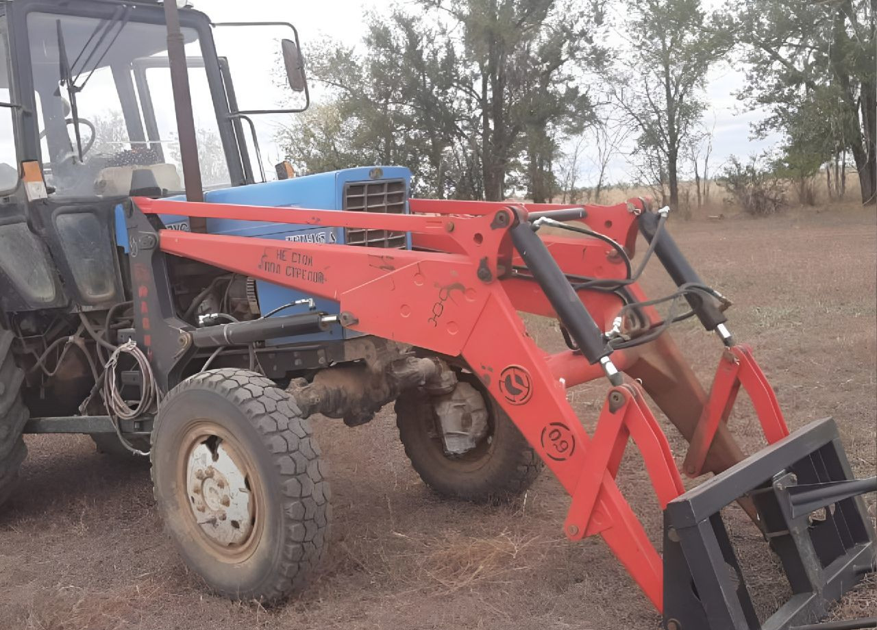 Magnus ПКУ 0.9 - Фронтальный погрузчик для трактора: фото 2 Magnus ПКУ 0.9 - Фронтальный погрузчик для трактора: фото 2