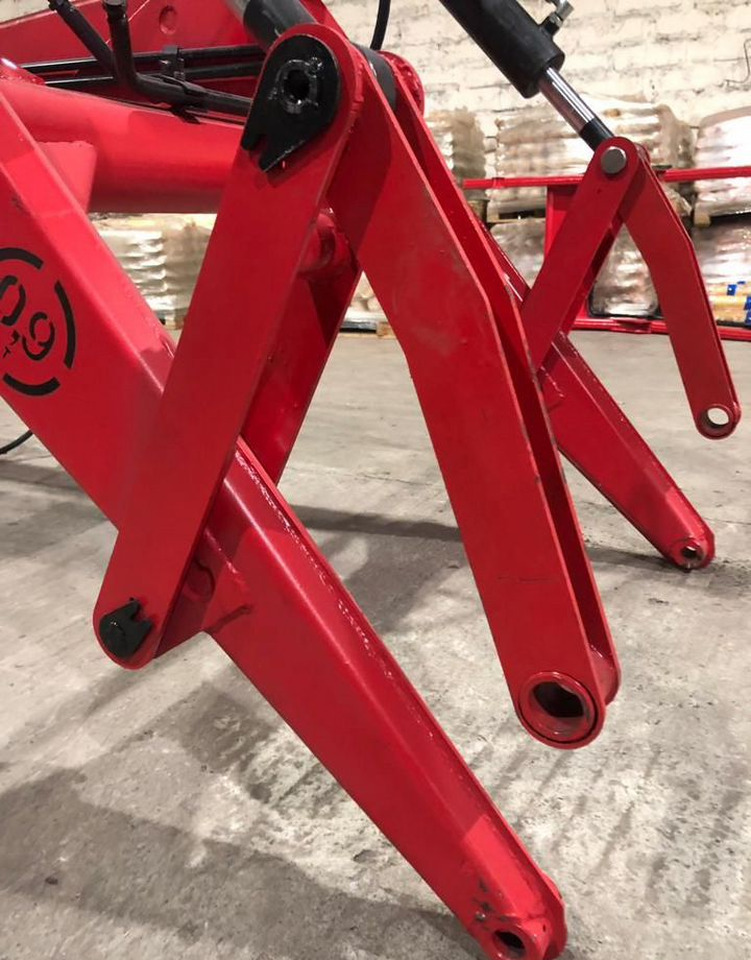 Magnus ПКУ 0.9 - Фронтальный погрузчик для трактора: фото 5 Magnus ПКУ 0.9 - Фронтальный погрузчик для трактора: фото 5