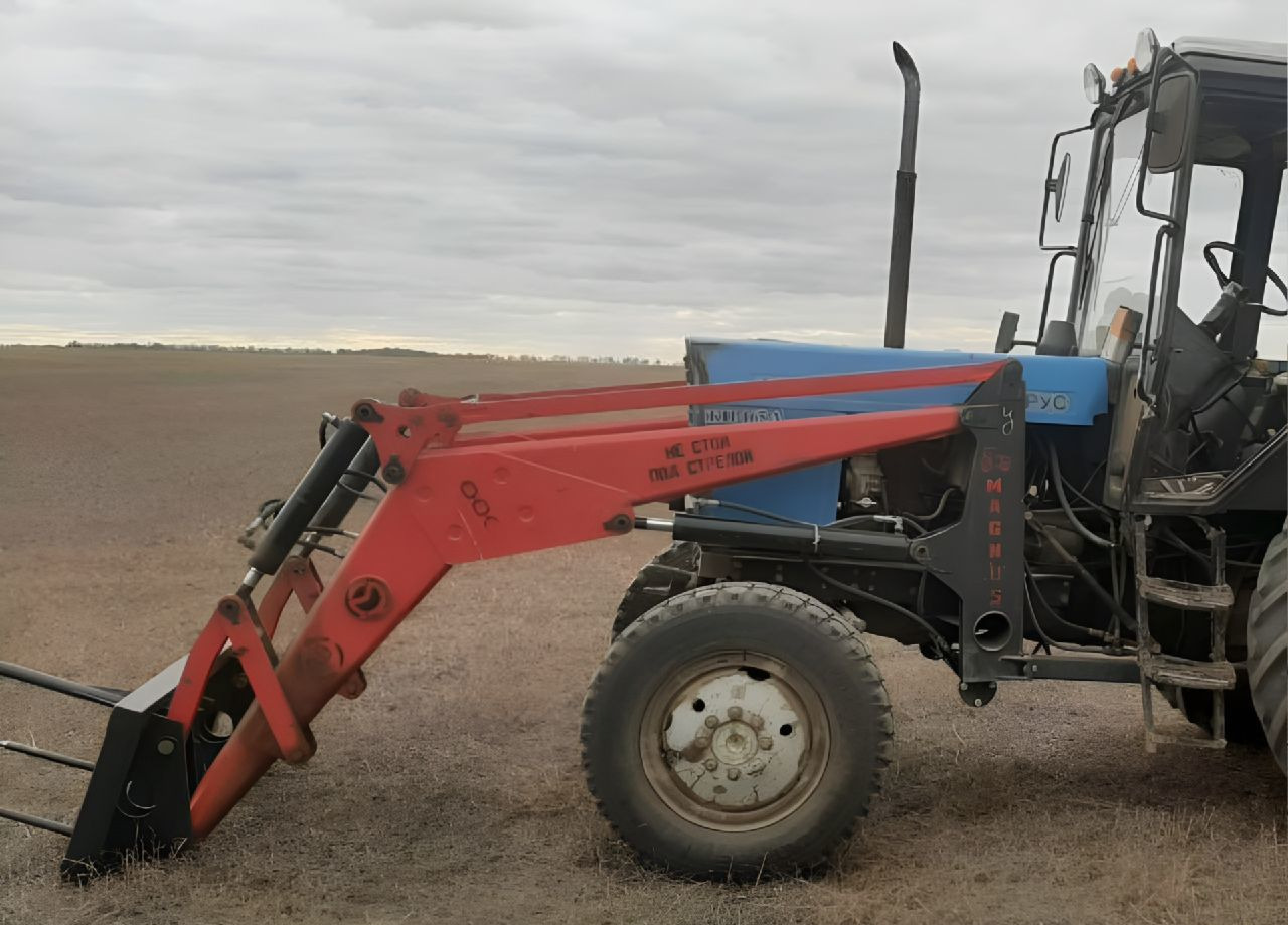 Magnus ПКУ 0.9 - Фронтальный погрузчик для трактора: фото 1 Magnus ПКУ 0.9 - Фронтальный погрузчик для трактора: фото 1