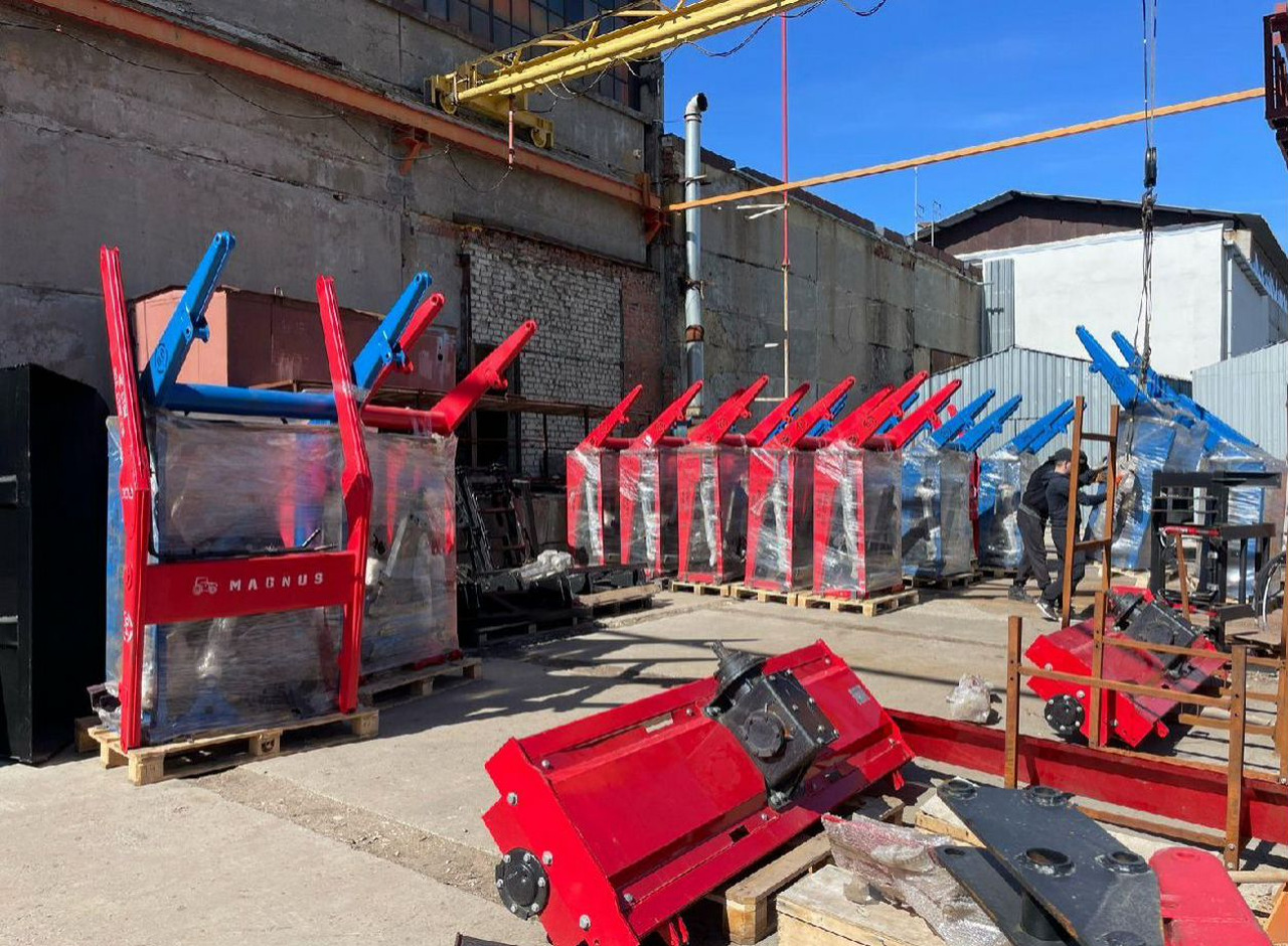 Magnus ПКУ 0.9 - Фронтальный погрузчик для трактора: фото 3 Magnus ПКУ 0.9 - Фронтальный погрузчик для трактора: фото 3