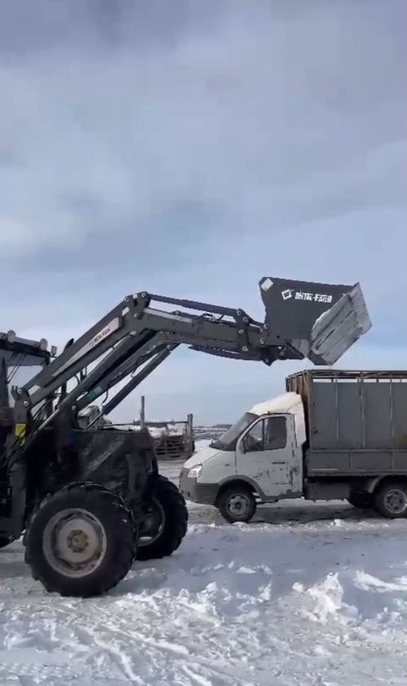 Metal-Fach T-229 1600L - Фронтальный погрузчик для трактора: фото 2 Metal-Fach T-229 1600L - Фронтальный погрузчик для трактора: фото 2
