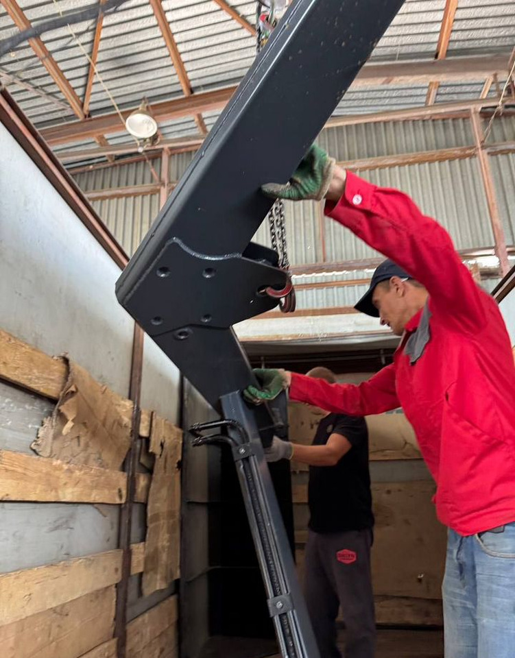 СибТрансСнаб ПКУ-0,9 - Фронтальный погрузчик для трактора: фото 4 СибТрансСнаб ПКУ-0,9 - Фронтальный погрузчик для трактора: фото 4