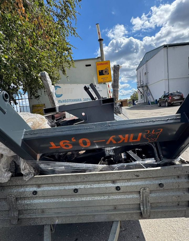 СибТрансСнаб ПКУ-0,9 - Фронтальный погрузчик для трактора: фото 2 СибТрансСнаб ПКУ-0,9 - Фронтальный погрузчик для трактора: фото 2