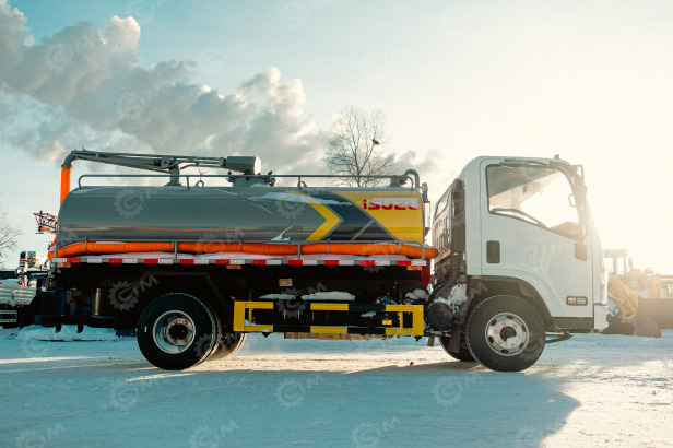 Новый Ассенизатор, илосос Ассенизатор (вакуумная машина) на шасси ISUZU ELF 4x2 EST7 дв 125KW бочка 6м3 насос XD-240: фото 9