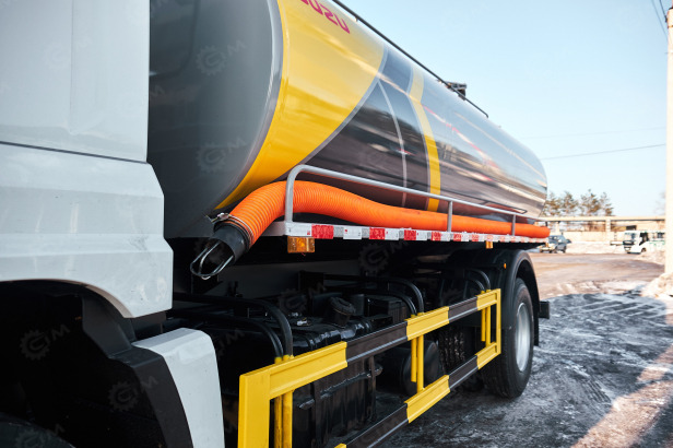 ISUZU GIGA Ассенизатор (вакуумная машина) на шасси ISUZU 4x2 дв 177kw бочка 15м3 насос XD-420 - Ассенизатор, илосос: фото 3 ISUZU GIGA Ассенизатор (вакуумная машина) на шасси ISUZU 4x2 дв 177kw бочка 15м3 насос XD-420 - Ассенизатор, илосос: фото 3