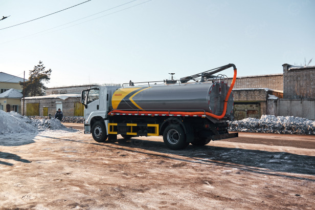 Новый Ассенизатор, илосос ISUZU GIGA Ассенизатор (вакуумная машина) на шасси ISUZU 4x2 дв 177kw бочка 15м3 насос XD-420: фото 9