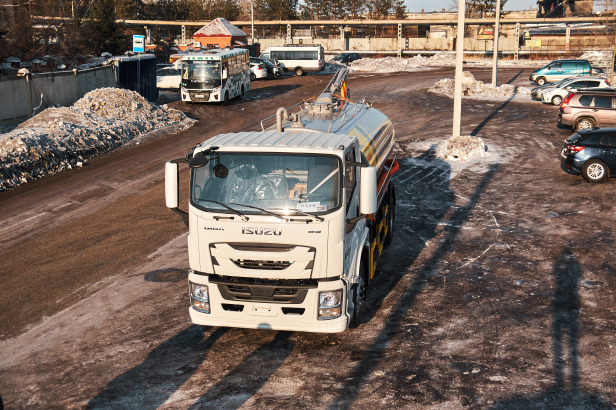 ISUZU GIGA Ассенизатор (вакуумная машина) на шасси ISUZU 4x2 дв 177kw бочка 15м3 насос XD-420 - Ассенизатор, илосос: фото 4 ISUZU GIGA Ассенизатор (вакуумная машина) на шасси ISUZU 4x2 дв 177kw бочка 15м3 насос XD-420 - Ассенизатор, илосос: фото 4