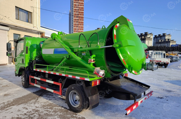 Новый Ассенизатор, илосос Илосос на шасси ISUZU ELF 4x2 дв 96kw объем бочки 4,5м3 насос Weilong 50QZXDH-687000 68л/сек: фото 8