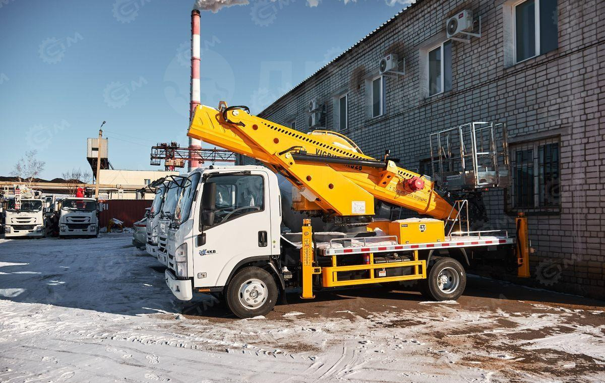 Isuzu Elf - Грузовик с подъемником: фото 4 Isuzu Elf - Грузовик с подъемником: фото 4